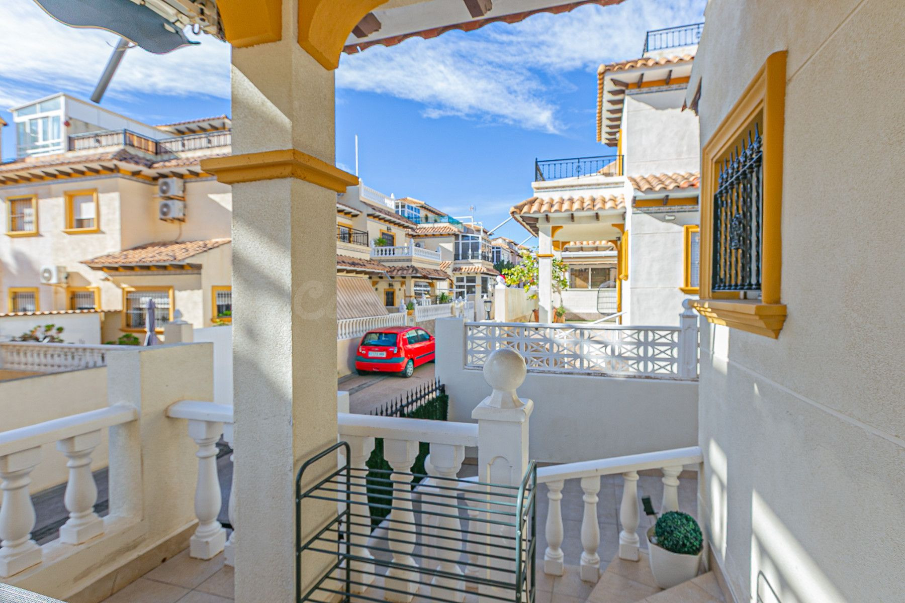 ADOSADO DE 3 DORMITORIOS 1 BAÑO EN PLAYA FLAMENCA - ORIHUELA COSTA