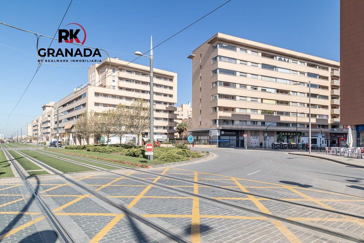 Fantástico Local en el Campus de la Salud.