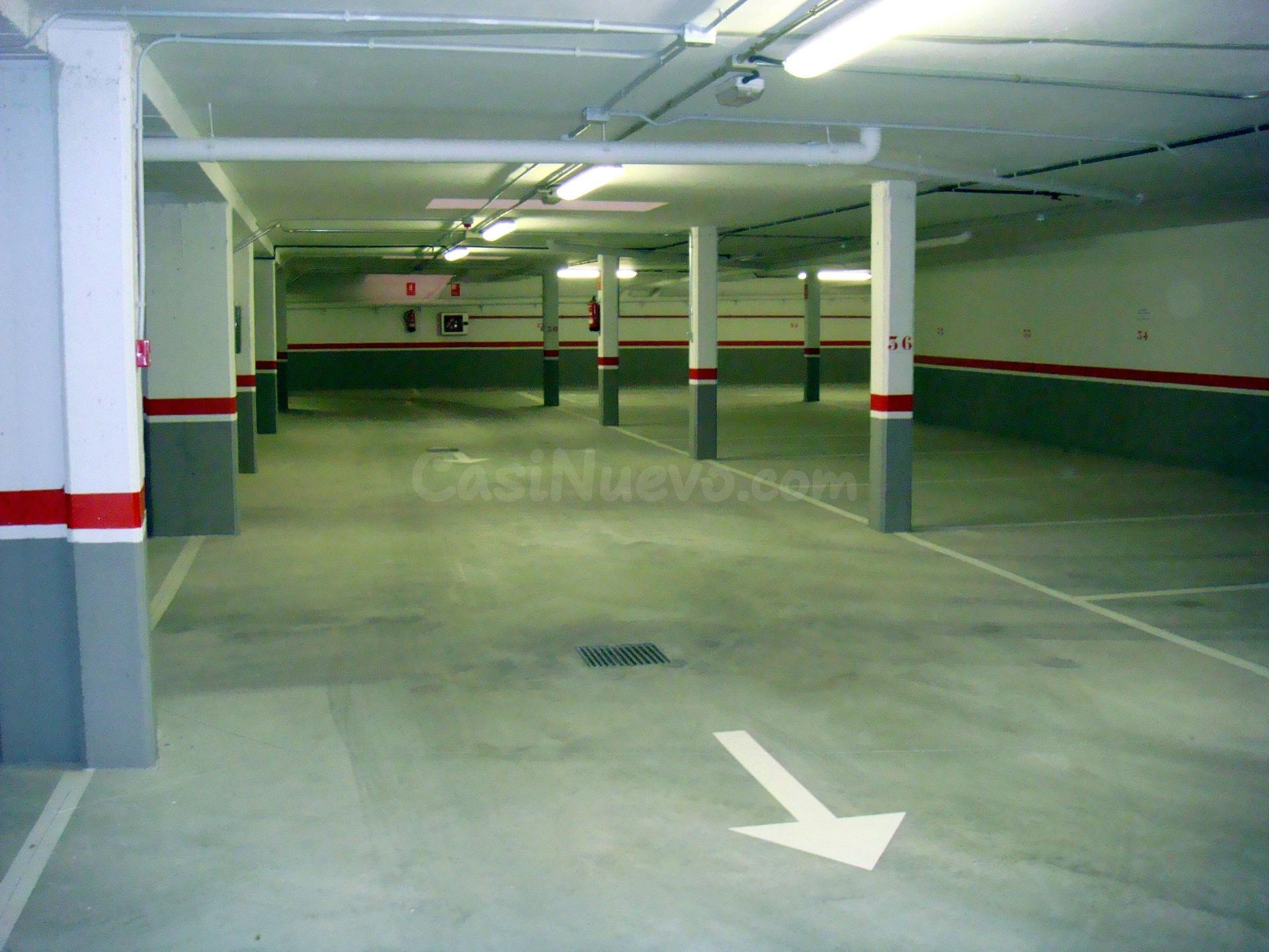 Plaza de garaje amplia en edificio de reciente construcción en Teatinos