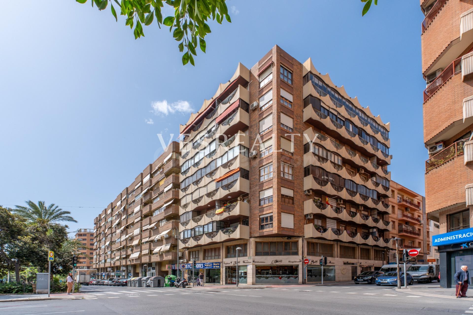 Amplia vivienda con ubicación privilegiada!