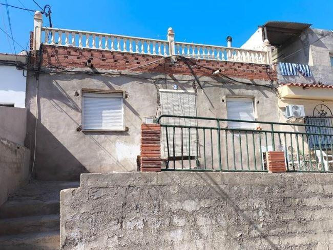 SE VENDE casa adosada OKUPA en C Bajada San Jose  de Totana