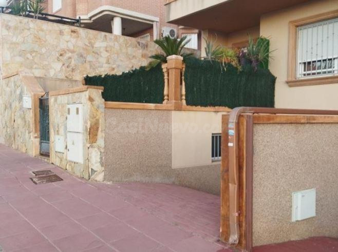 SE VENDE casa adosada OKUPA en C Juan Navarro Garcia, Dúple