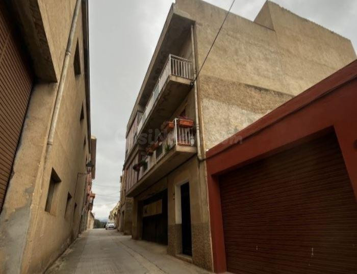 SE VENDE piso OKUPA en C Sant SebastiÑ  4 de Pira