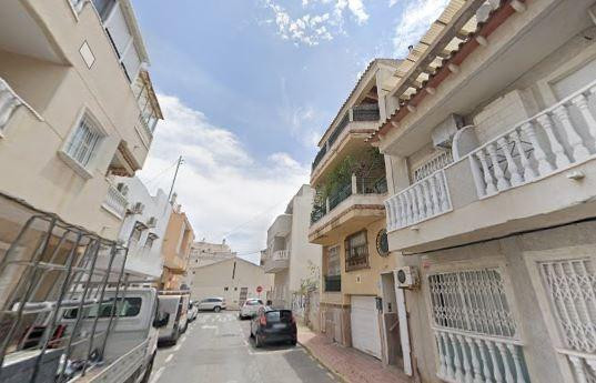 SE VENDE piso OKUPA en C POLA DE SIERO 27 de Torrevieja