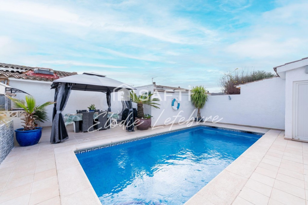 Casa Y piscina y licencia turística, Empuriabrava