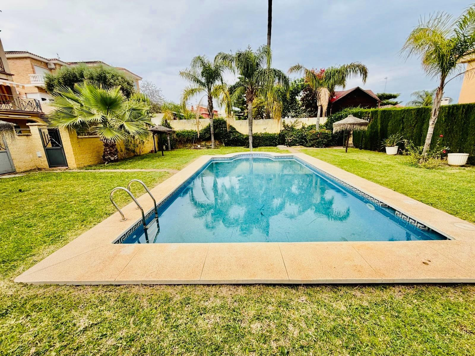 Casa de 5 dormitorios en Los Alamos, Torremolinos. Costa del - foto 5