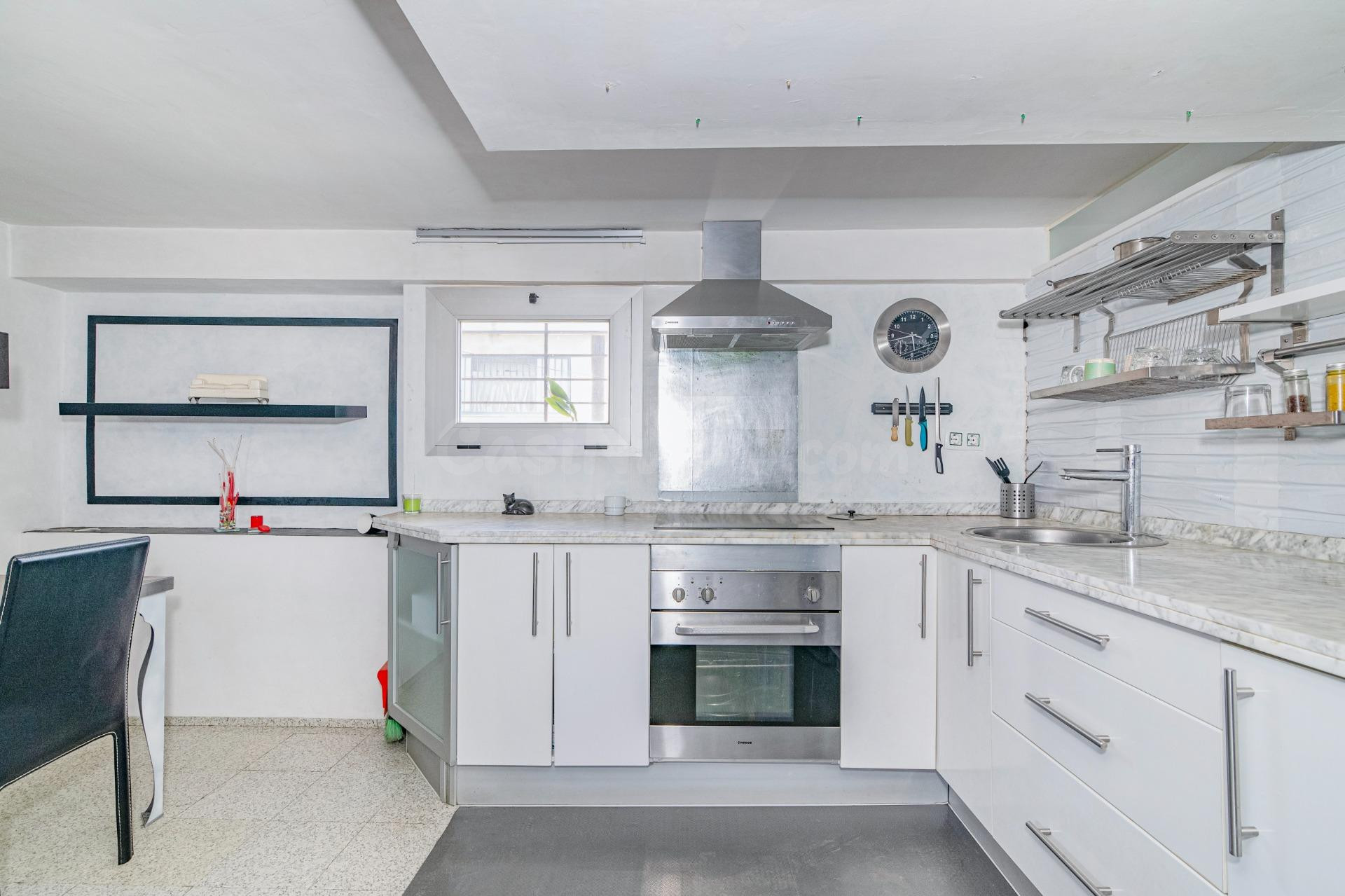 Venta de local comercial. Cartuja, posibilidad cambio de uso