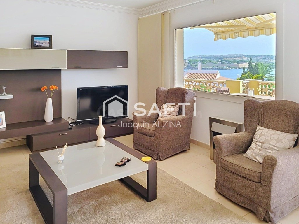 Exclusiva Villa con piscina y vistas al puerto natural de Ma