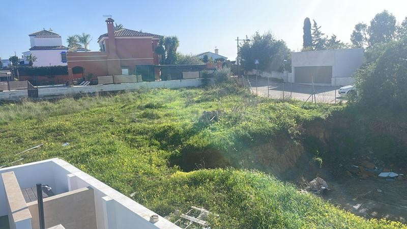 TERRENO URBANIZABLE DE 1.644 M² EN VALLE ROMANO – POSIBILIDAD DE 2 VILLAS