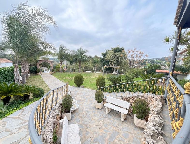 SE VENDE FINCA DE CELEBRACIONES A POCA DISTANCIA DE ESTEPONA.