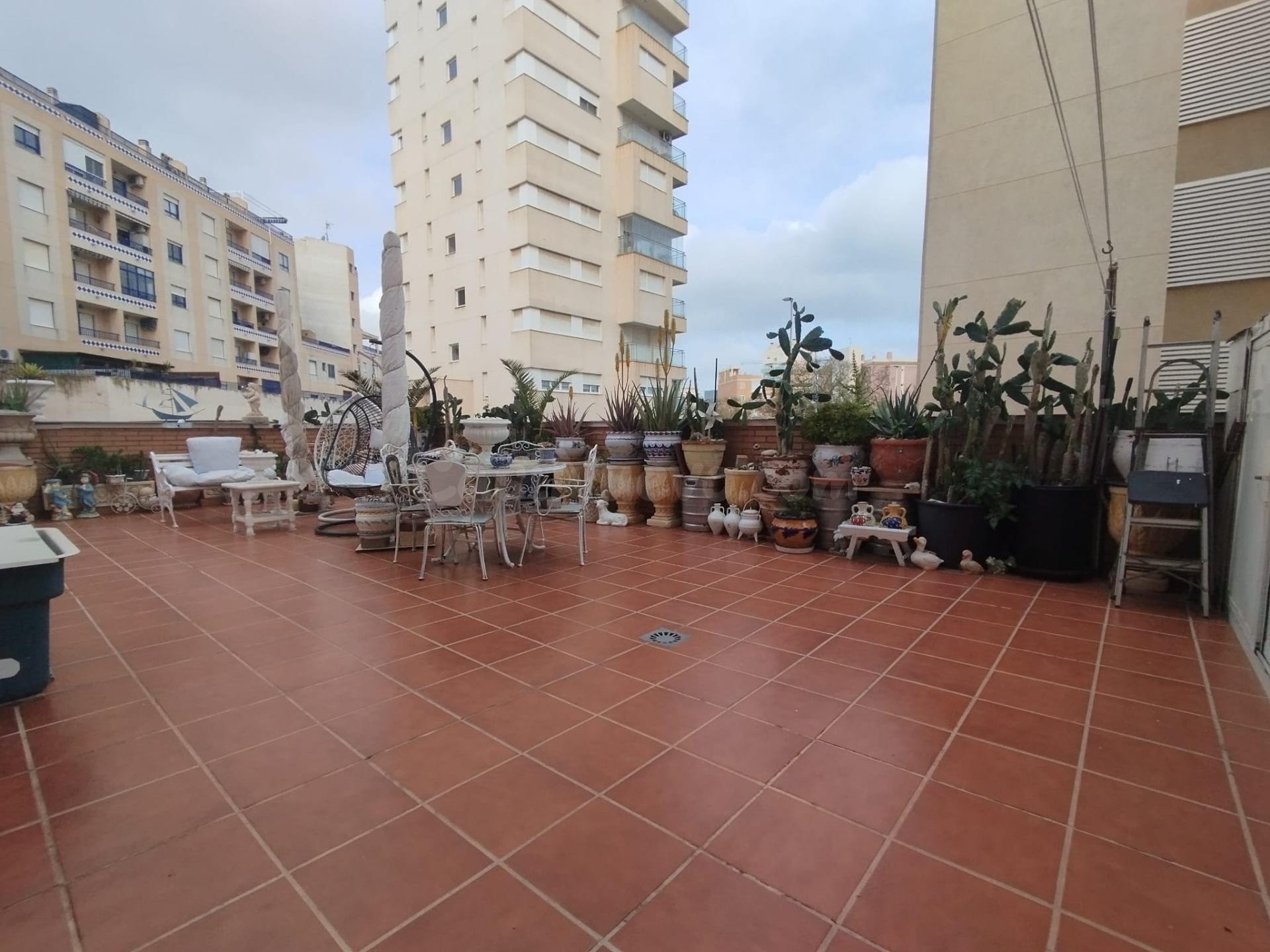 Fantastico apartamento en planta baja con amplia terraza cerca del centro de Guardamar del Segura