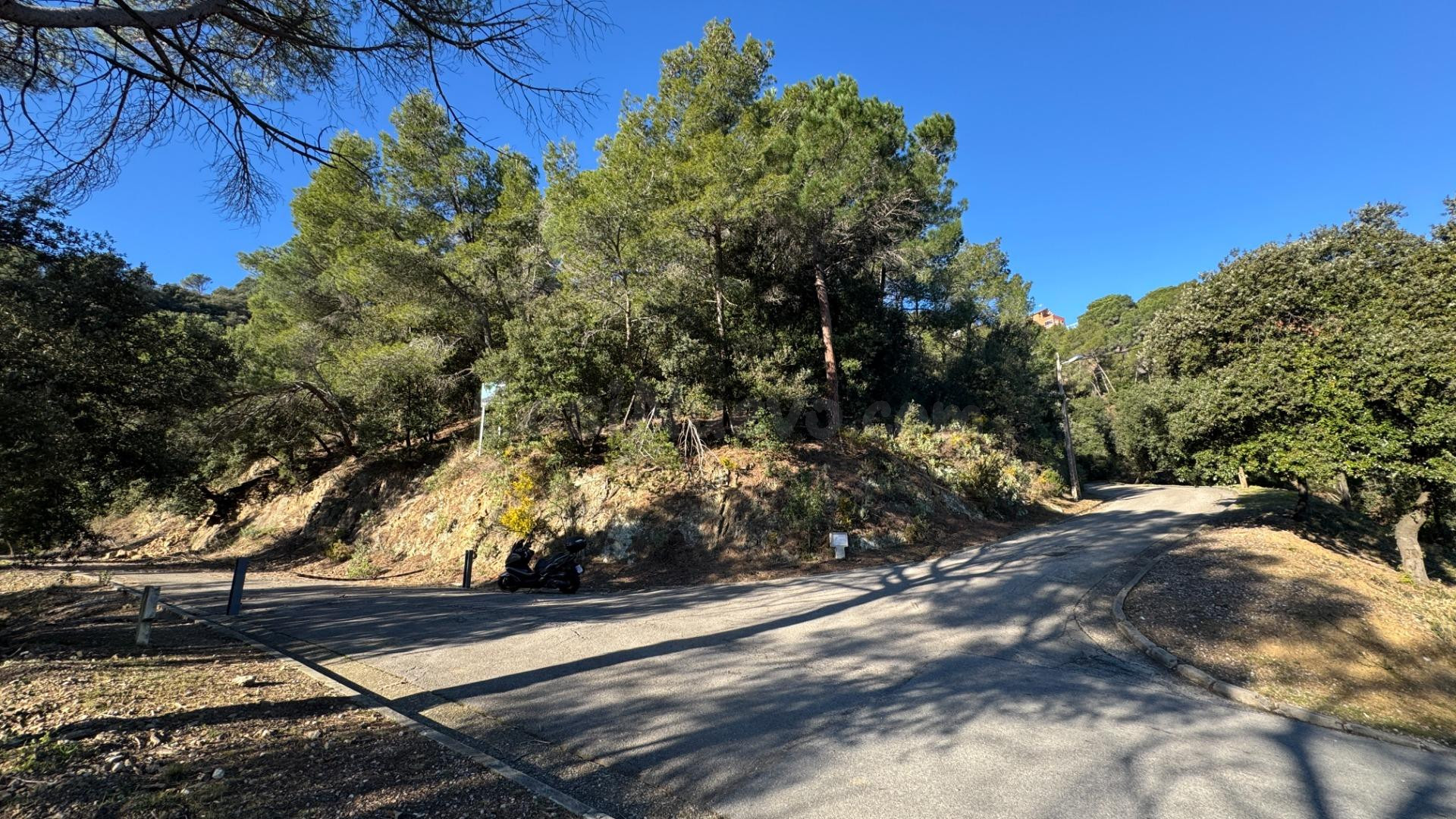 El terreno que puede convertirse en una pequeña promoción residencial - foto 2