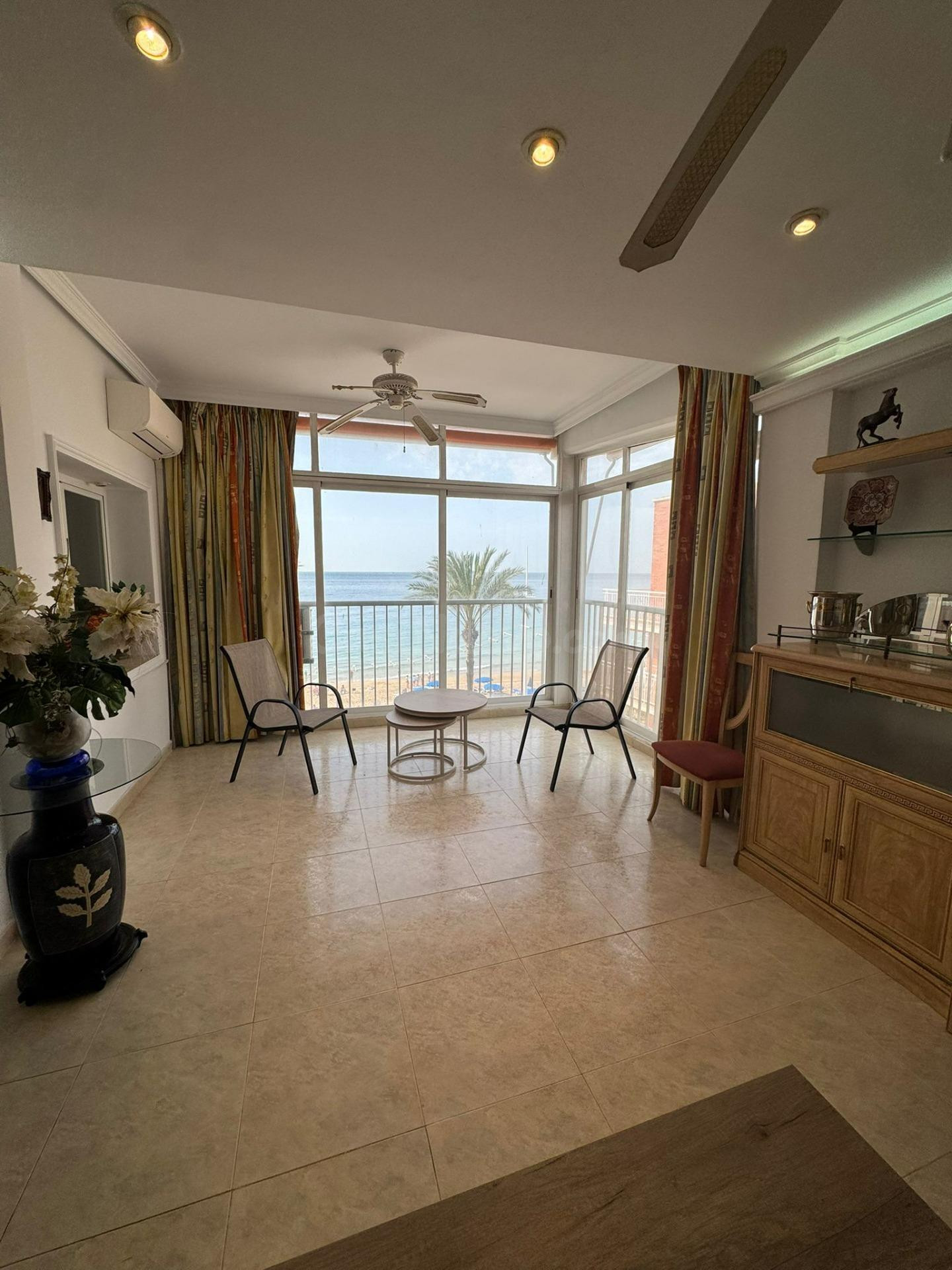 PISO EN 1ª LINEA PLAYA DE LEVANTE CON PARKING