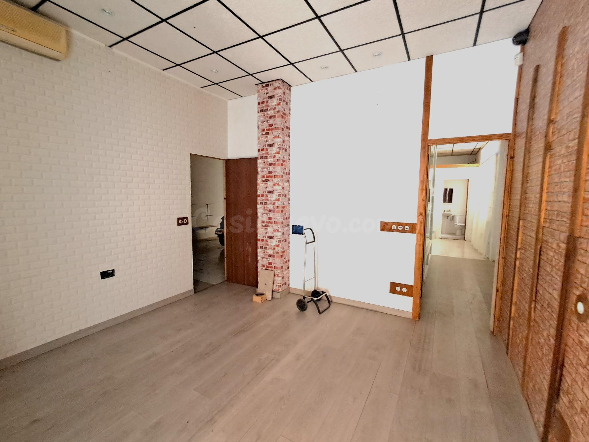 Bajo comercial con posibilidades de reformar para vivienda