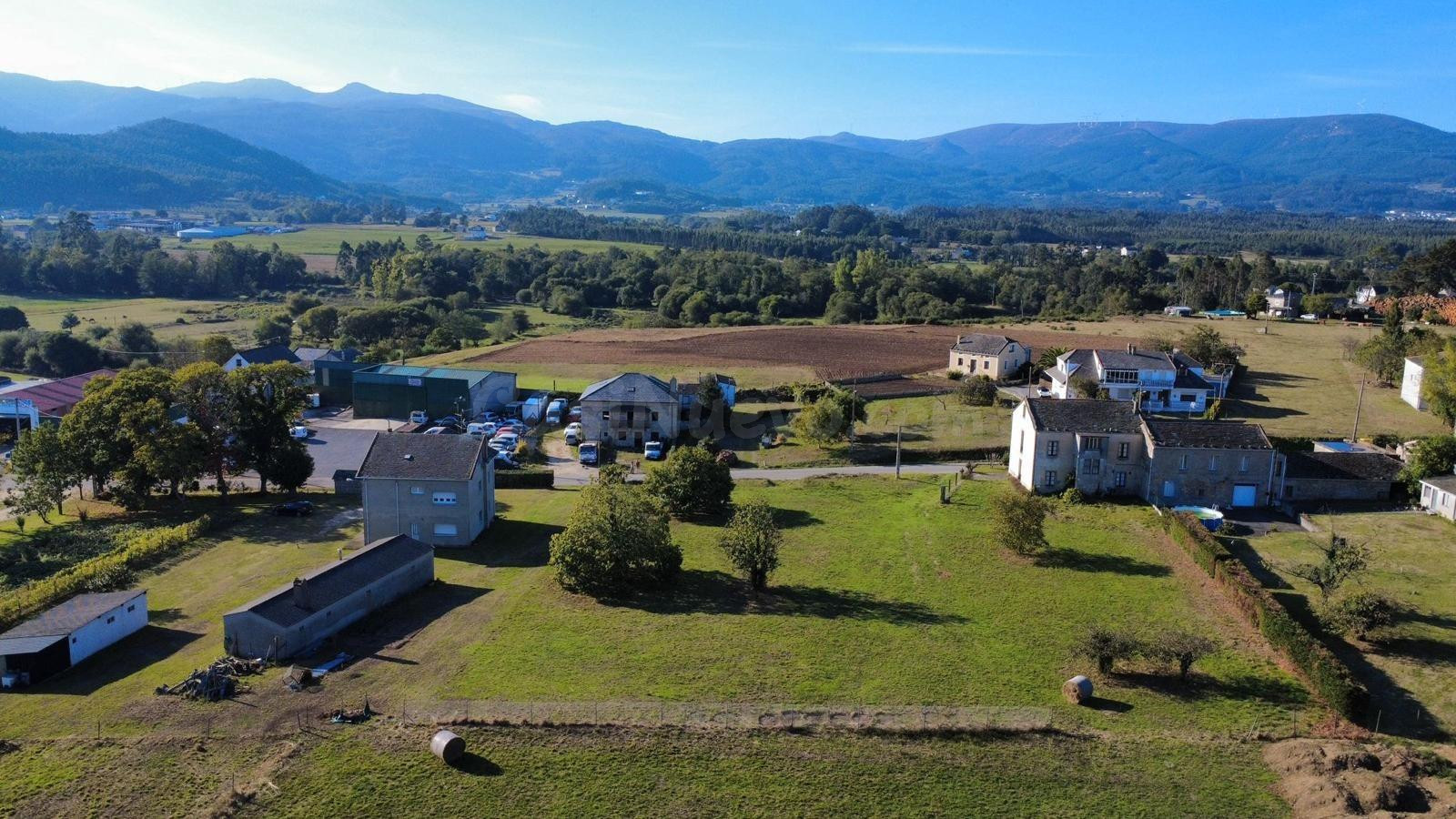 "Exclusiva Parcela Urbanizable de 2.225 m2 en Alfoz - Oportu