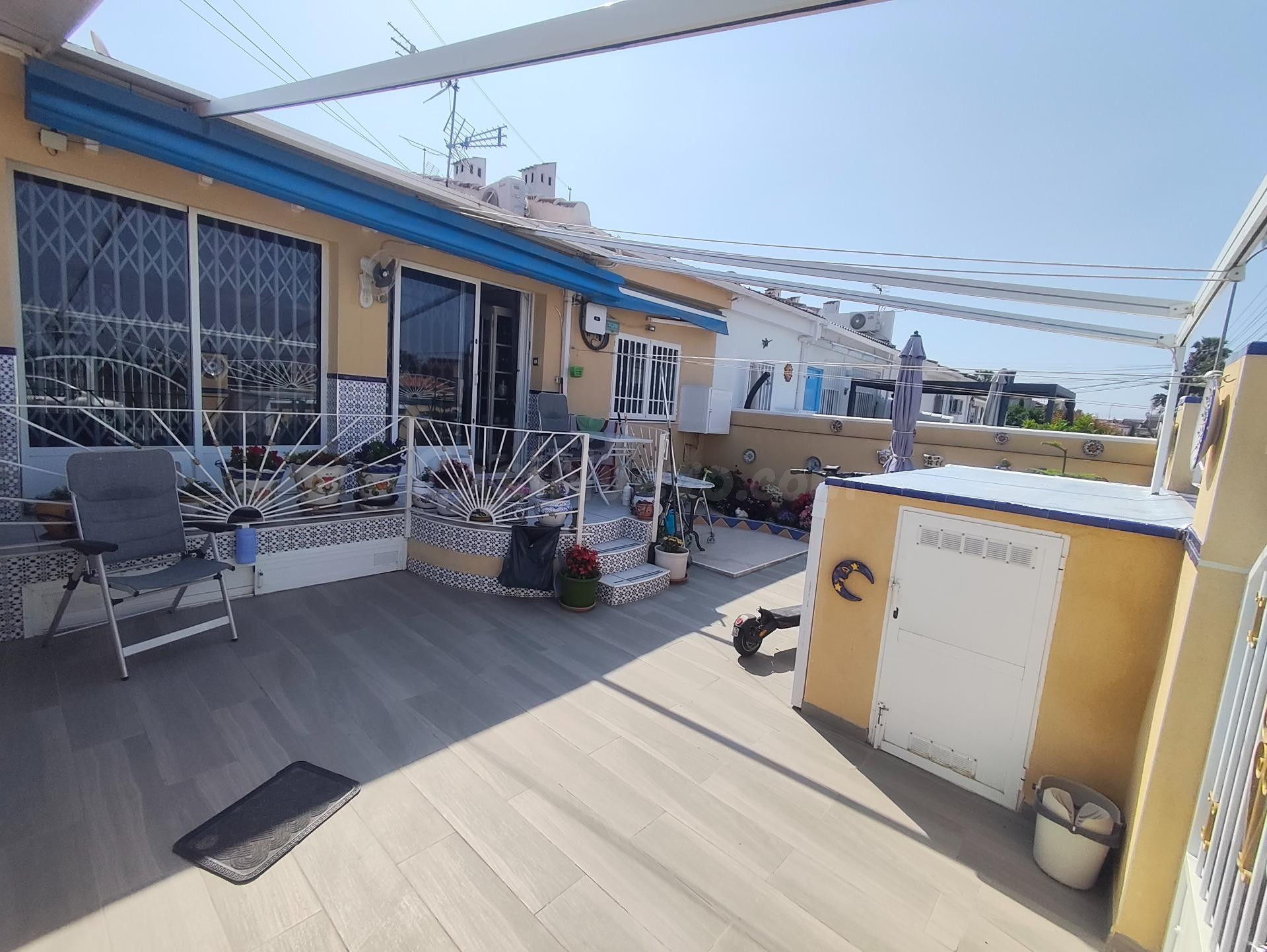 Encantador Adosado en Torrevieja - Ideal para Disfrutar del Sol