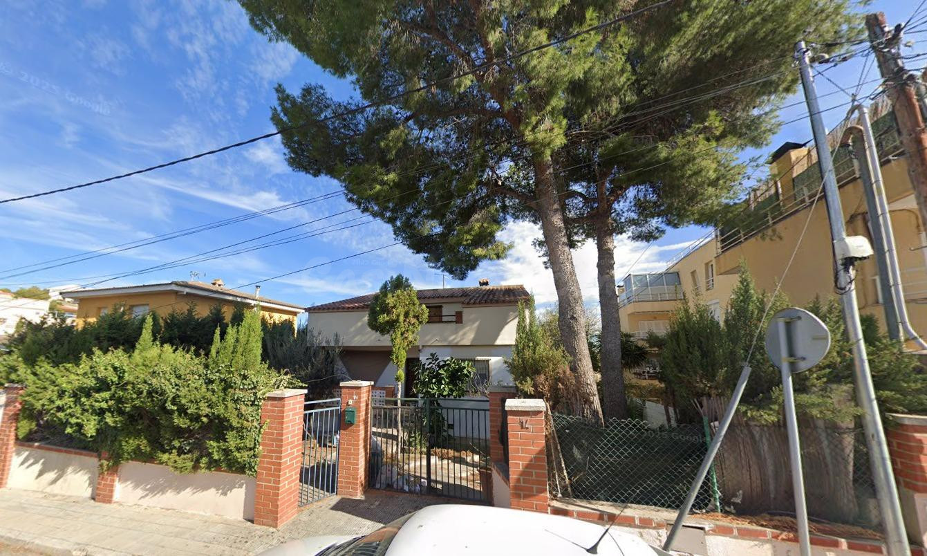 Se vende casa OKUPADA en Carrer Pinar (Segur de Calafell). - foto 2