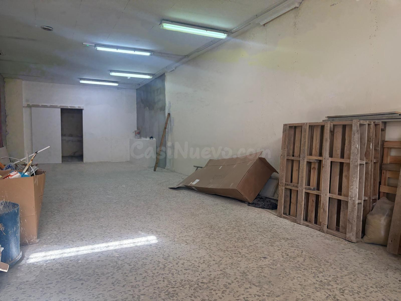 SE ALQUILAN dos locales de 100 m2 cada uno, con ubicación estratégica en Algeciras