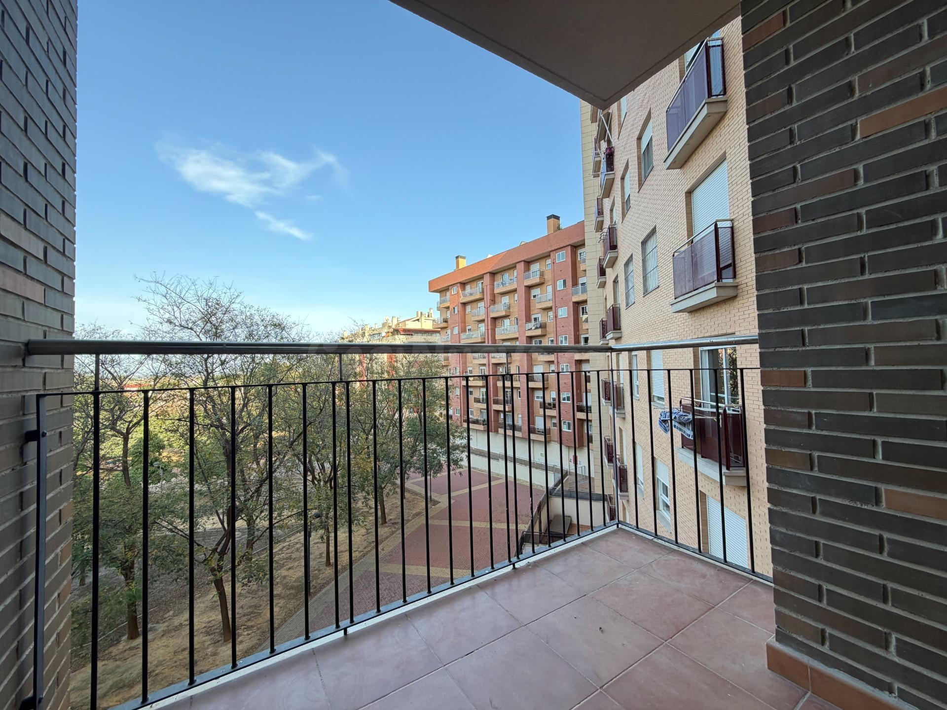 Moderno Piso de 2 habitaciones en Juan de Borbón, Murcia con Piscina , Sala Deportiva y Parking.