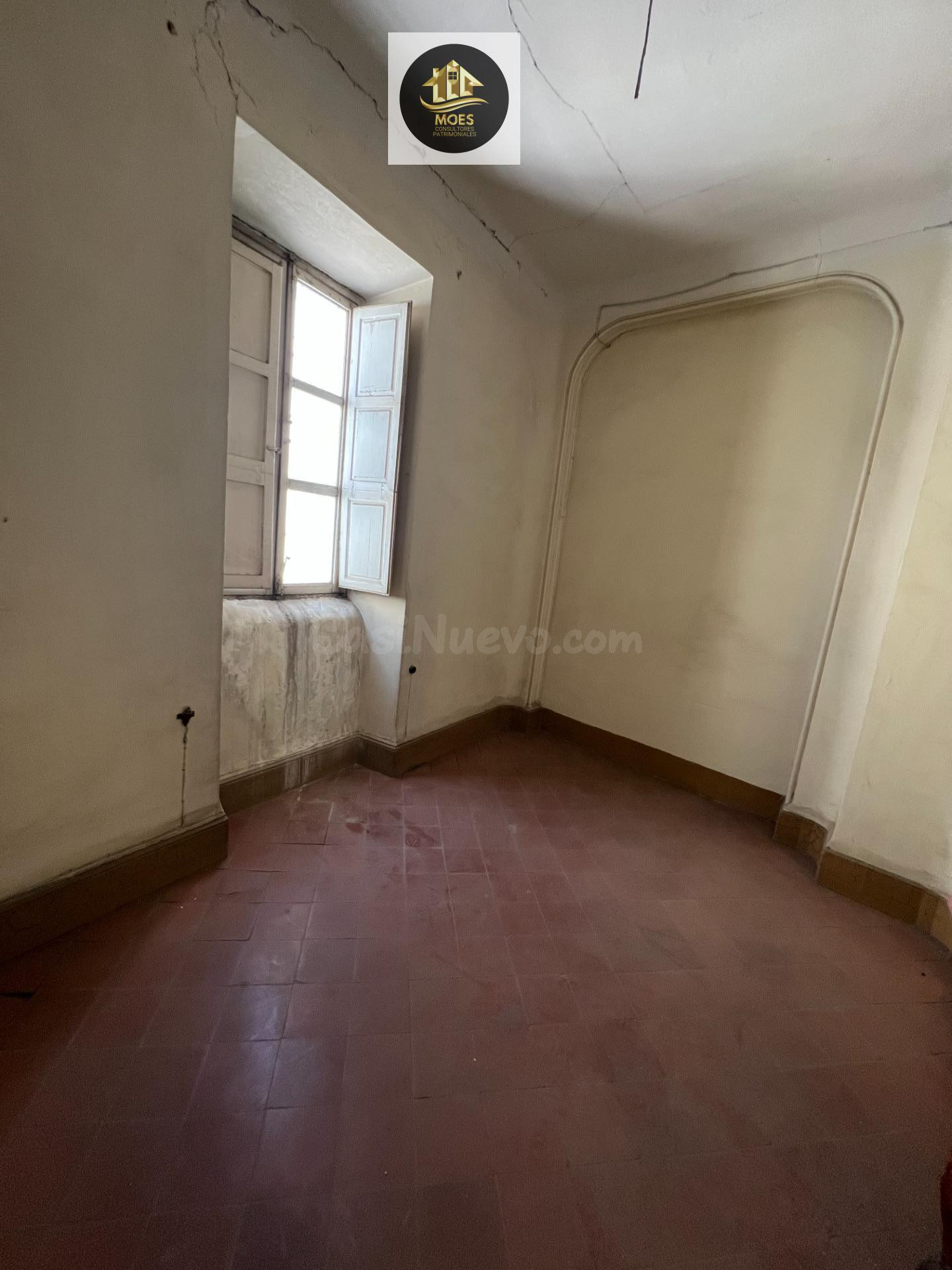 Casa Amplia en Linares con 5 Habitaciones y Terraza Privada - foto 3