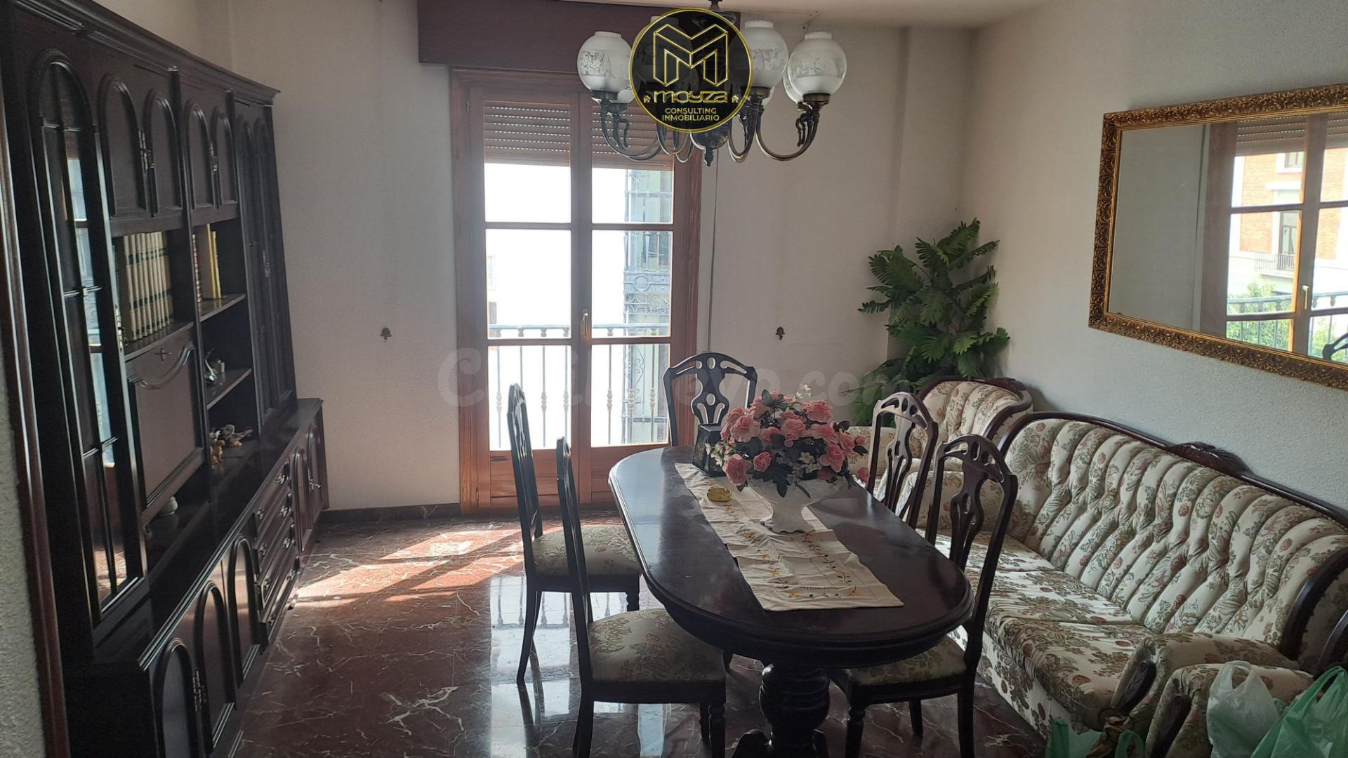 Atico reformado en Jaén con balcón y trastero privado