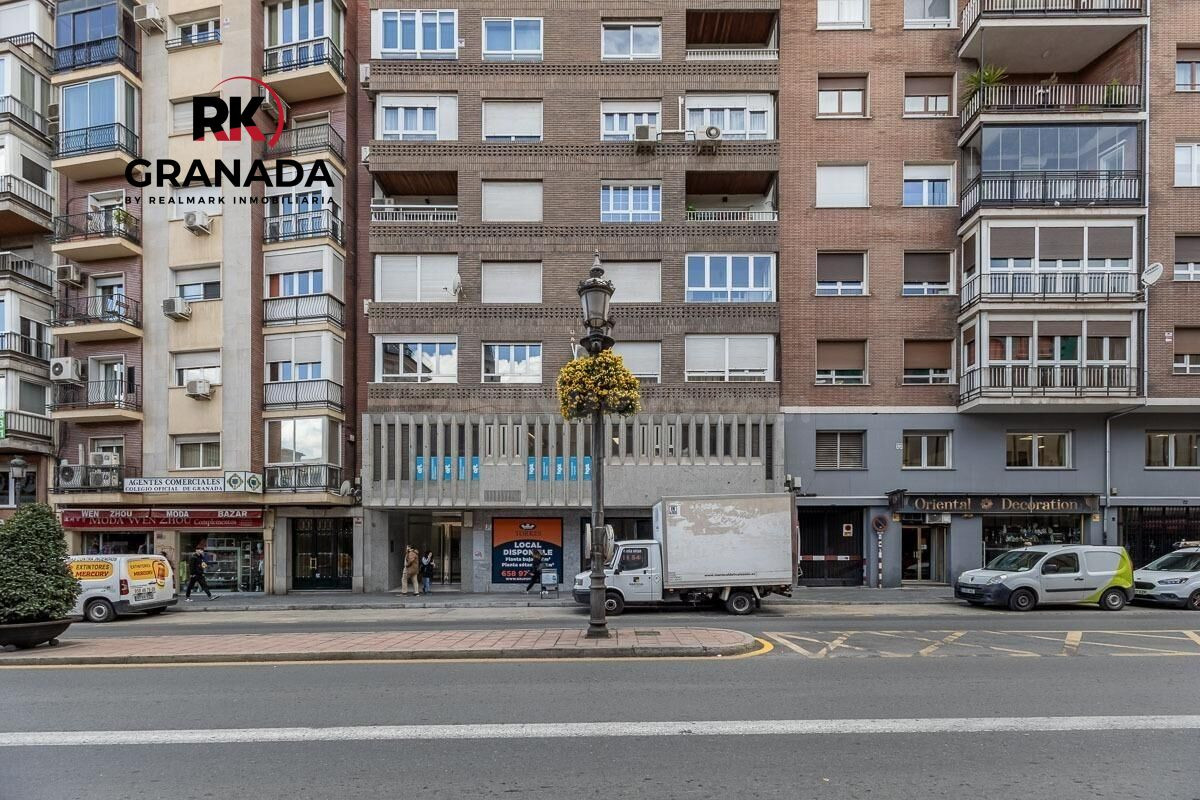 ¡Local en Acera del Darro frente al Corte Inglés!