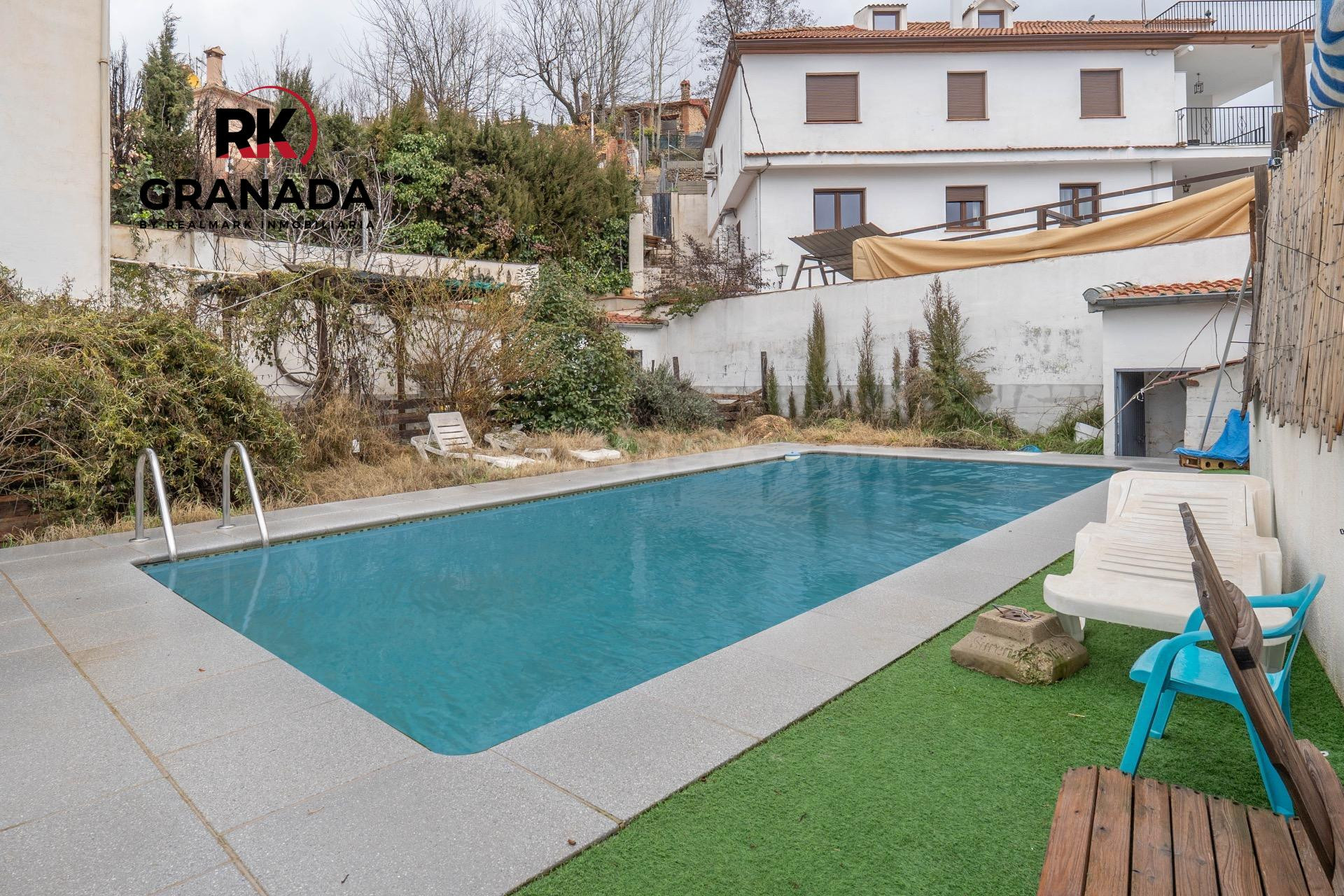 Casa independiente con piscina y vistas a Sierra Nevada en Huétor Santillán (a solo 15 minutos de Granada)