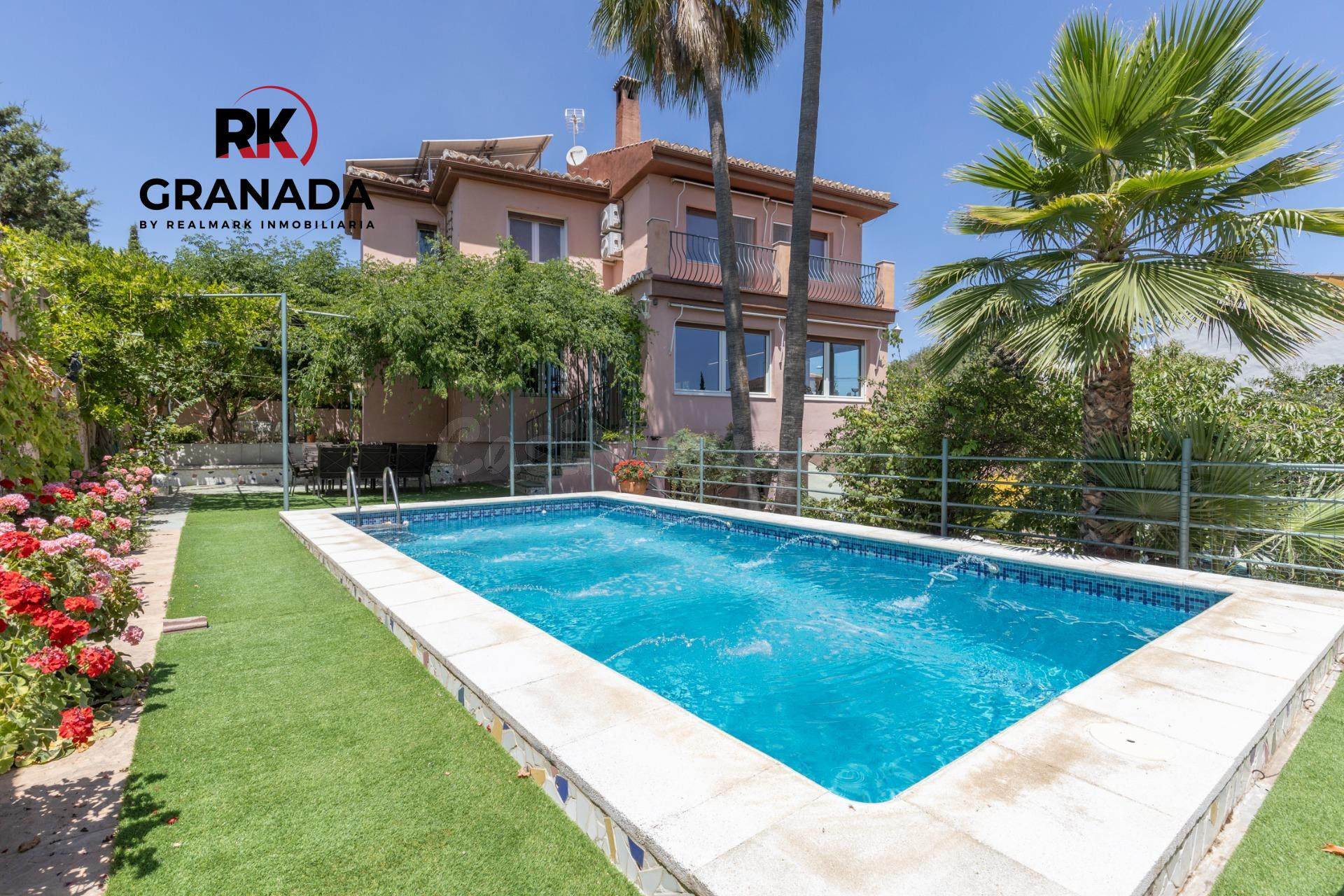 ESPECTACULAR CASA CON PISCINA EN LAS GABIAS