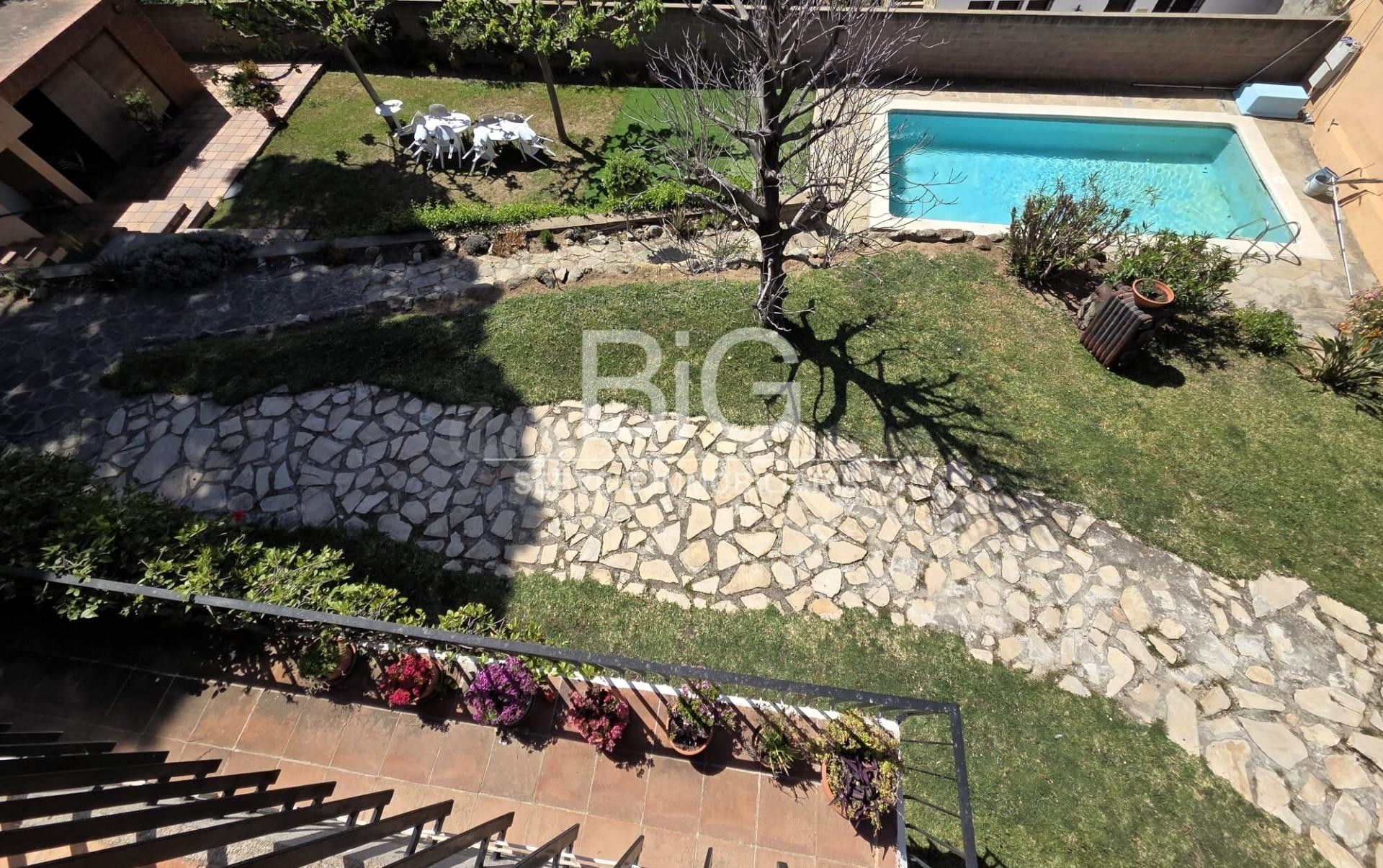 ESPECTACULAR CASA CON JARDÍN Y PISCINA PRIVADA EN LA CIUDAD DE MATARO