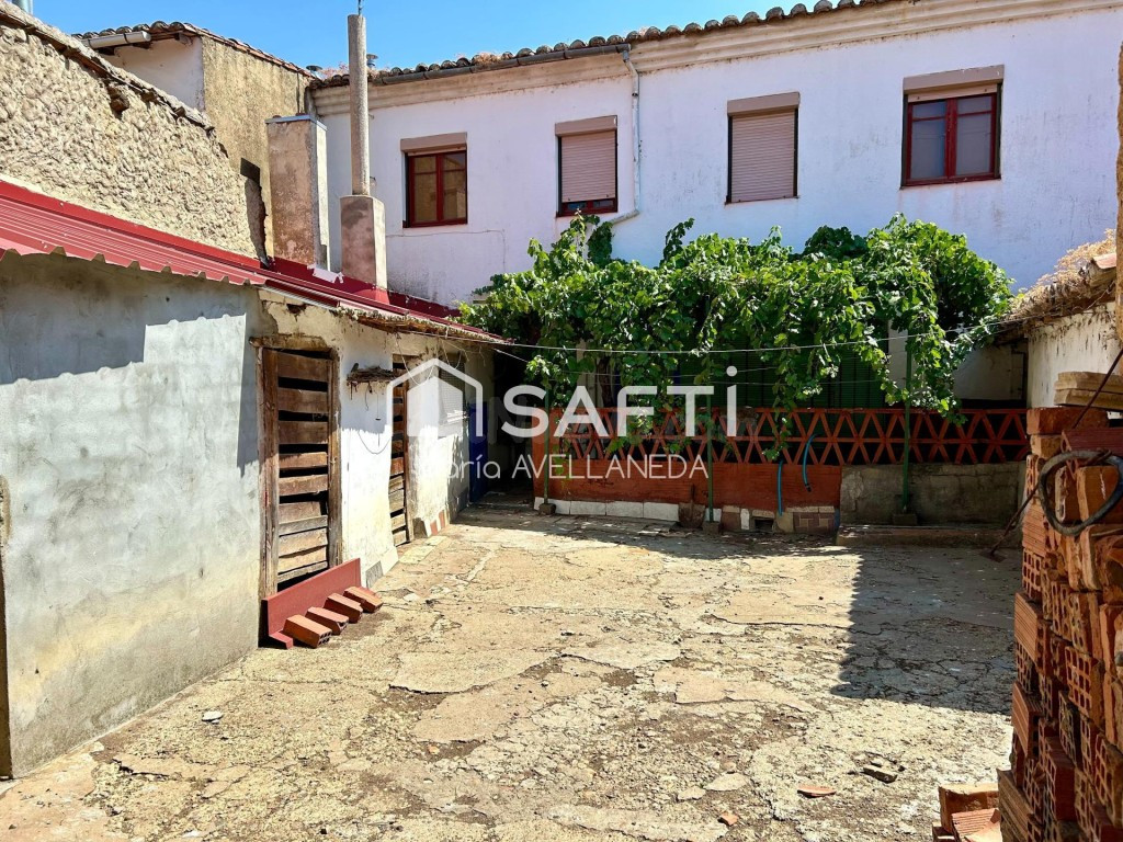 CASA DE PUEBLO A LA VENTA EN VALENCIA DE DON JUAN.