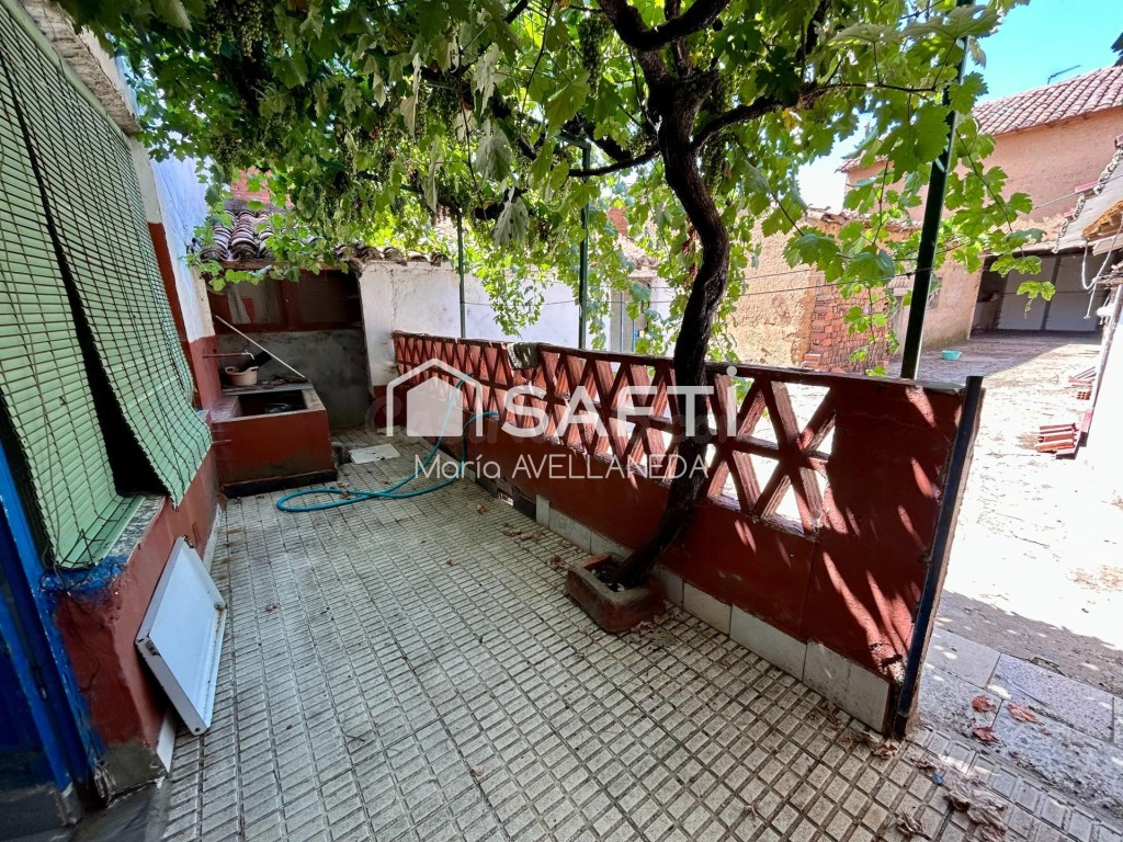 CASA DE PUEBLO A LA VENTA EN VALENCIA DE DON JUAN. - foto 2