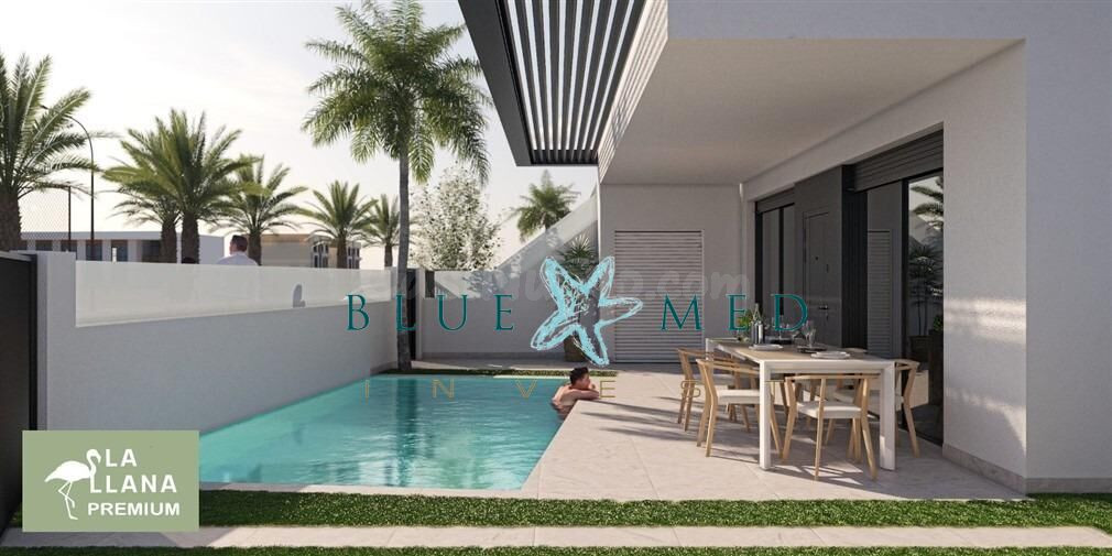 planta baja con jardín, planta alta con solarium y cocina de verano