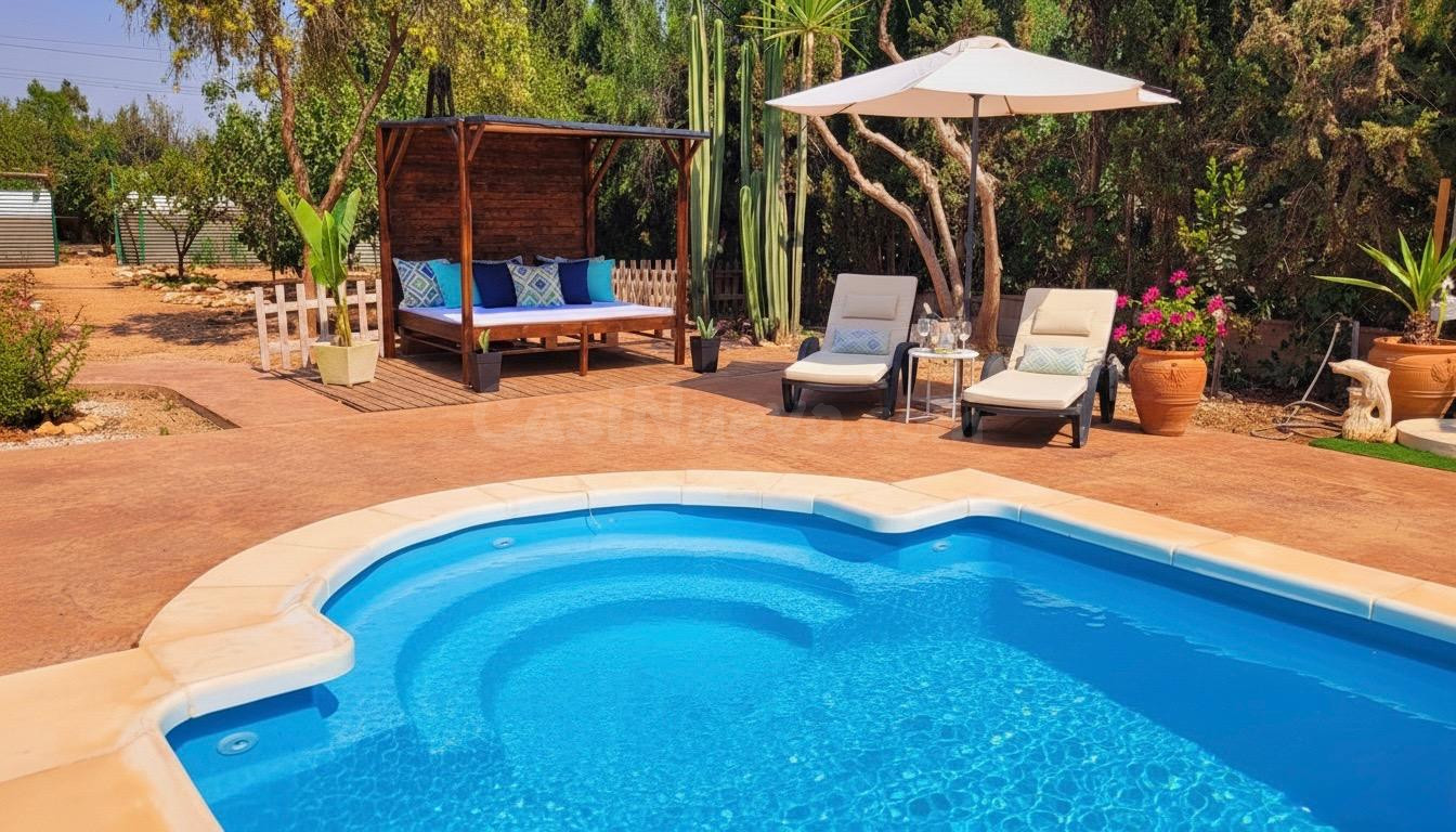 CASA DE CAMPO CON PISCINA Y TERRENO