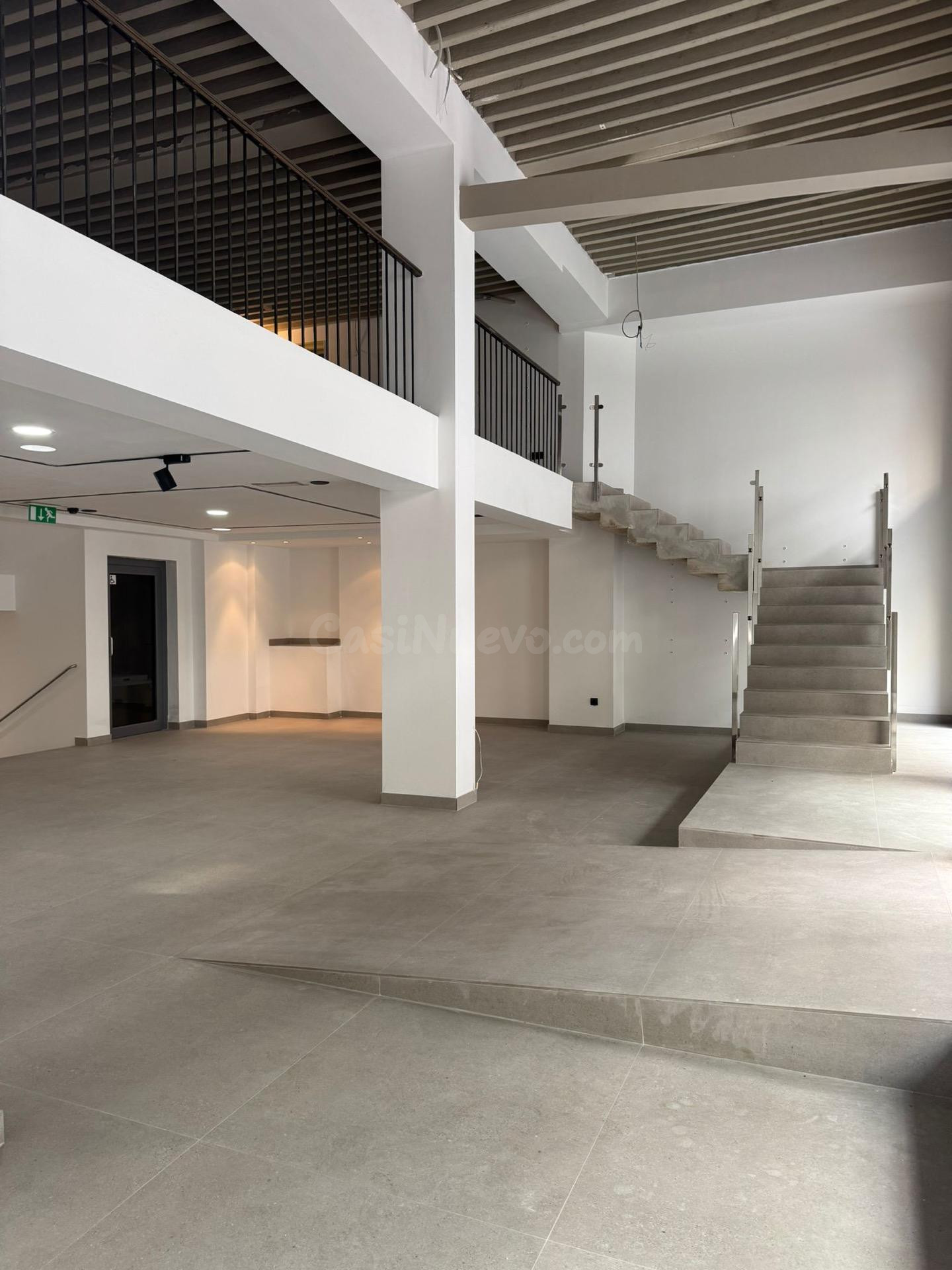 Local comercial 330m² en alquiler - Alameda San Antón