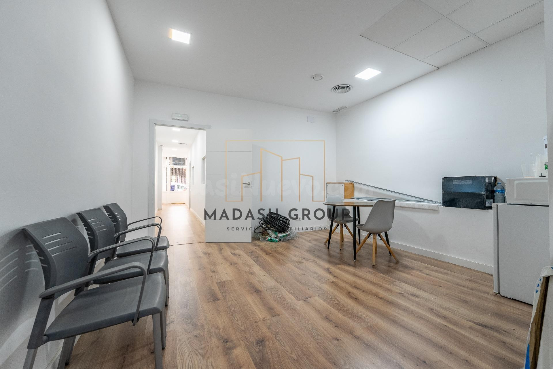 Local comercial reformado en venta en Carrer del Gas – listo para entrar y empezar a trabajar
