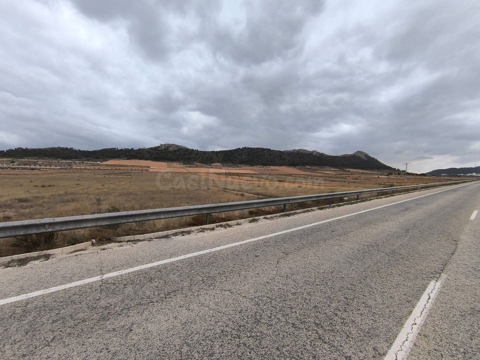 Parcela edificable de 8.500 m² en Pinoso, Comunidad Valenciana – Oportunidad única