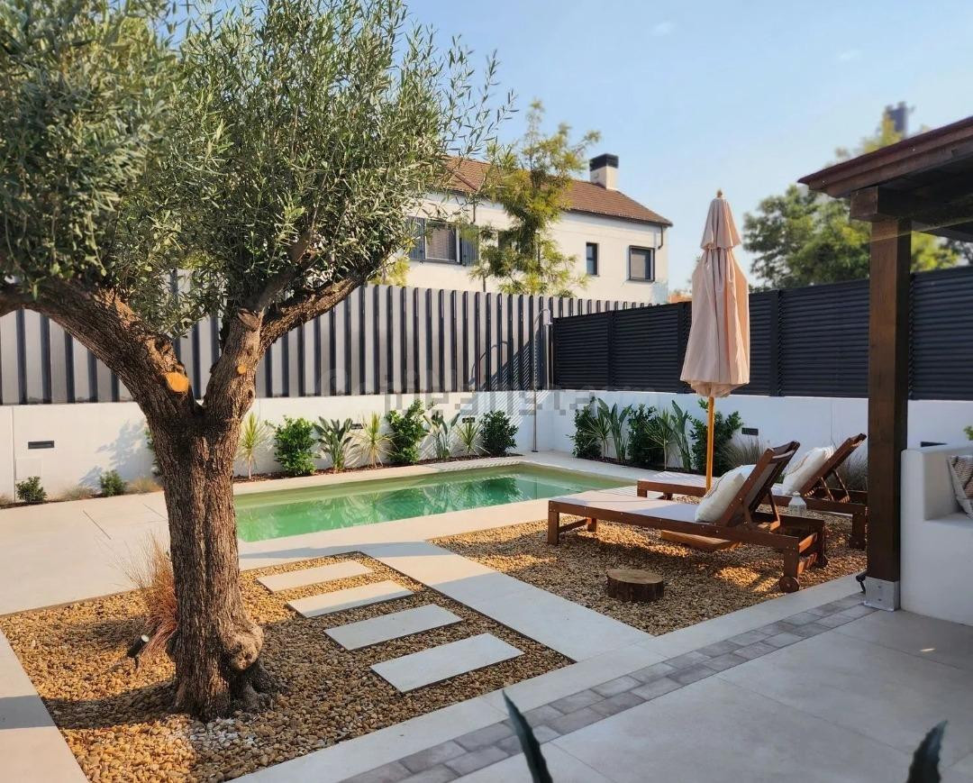 Chalet 5 habitaciones 250m² en alquiler - Nou Benicalap