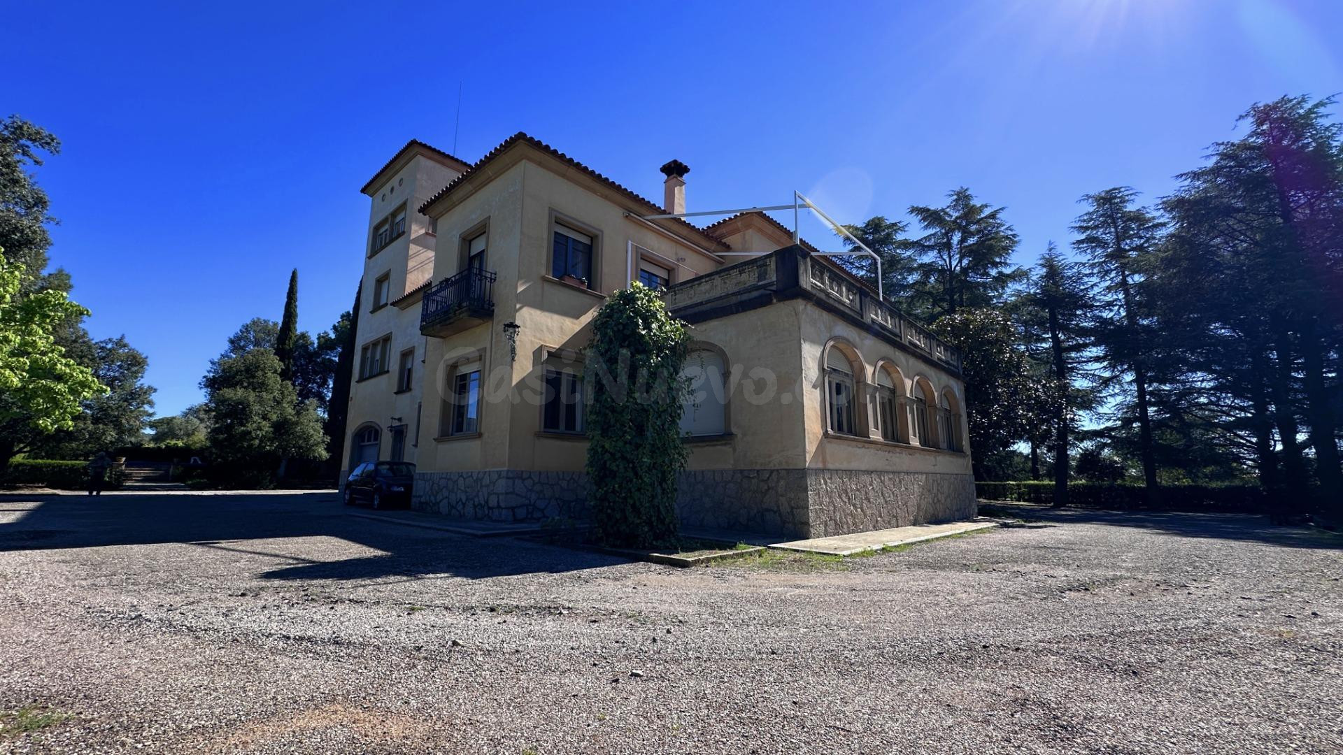 Si buscas una residencia con presencia, esta finca juega en otra liga