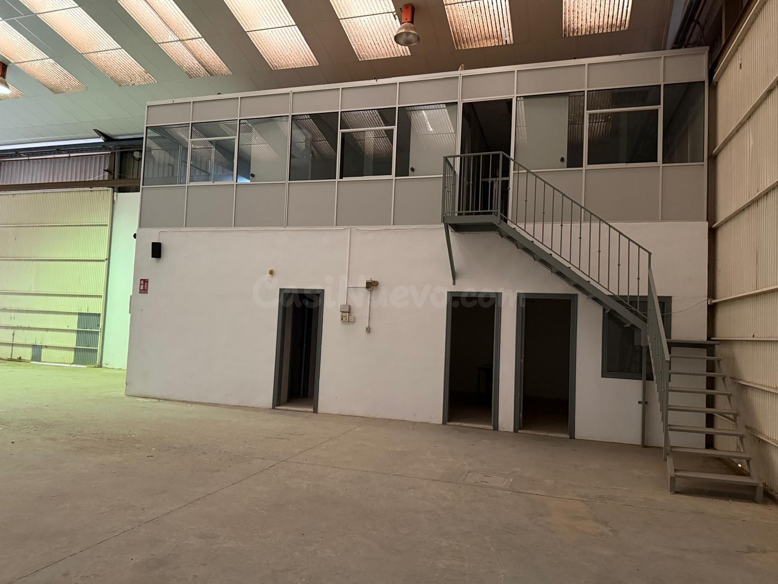 Nave industrial 1300m² en venta - Partida madrigal