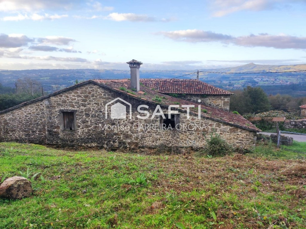 ESPECTACULAR  ARBOLEDA DE 7.000 METROS CUADRADOS CON BONITA CASA DE PIEDRA PARA RESTAURArR