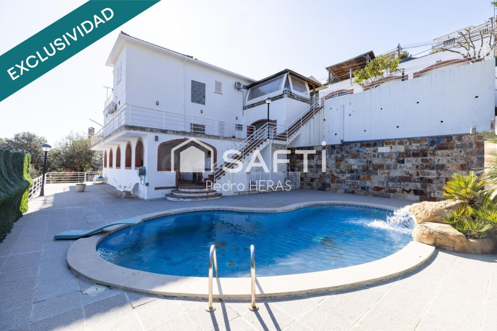 Chalet exclusivo con piscina, 2000 m2 de terreno.