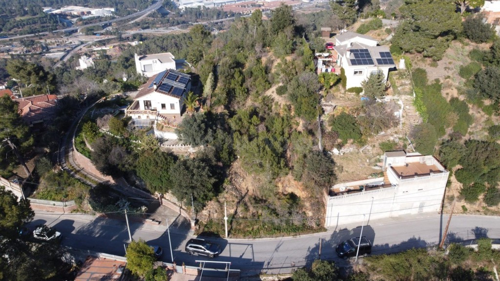 TERRENO COMPLETO Y CON VISTAS A 16 MN DE BARCELONA