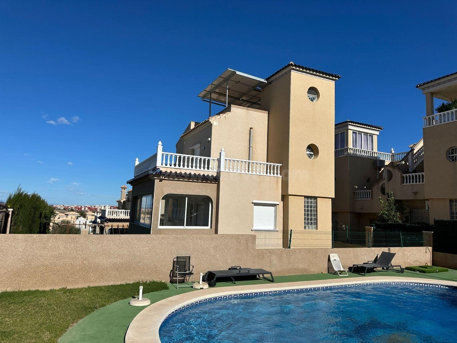 Chalet 4 habitaciones 207m² en venta - PAU 26
