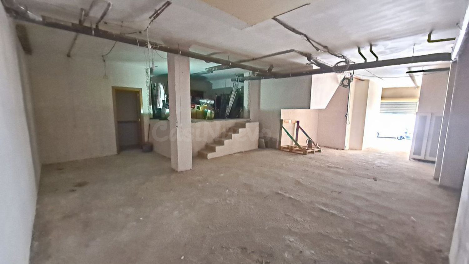 Bajo en alquiler de 95 m2 en C/ Joan Magal Benzó 3, muy cerca de Avda. de Les Corts Valencianes en Paterna. Paso de vehículos y personas.