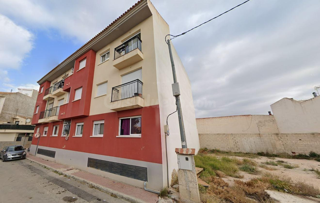 Se vende piso OKUPA en Ceutí (Murcia).