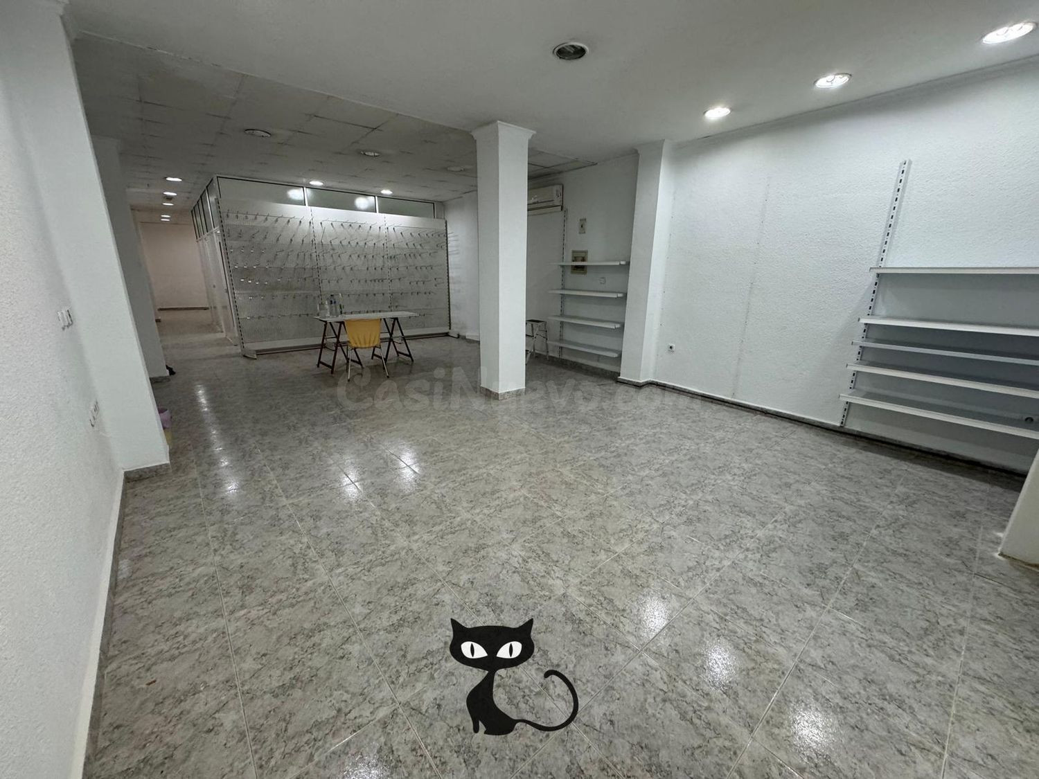 Local comercial 142m² en venta - Barrio del pilar 1