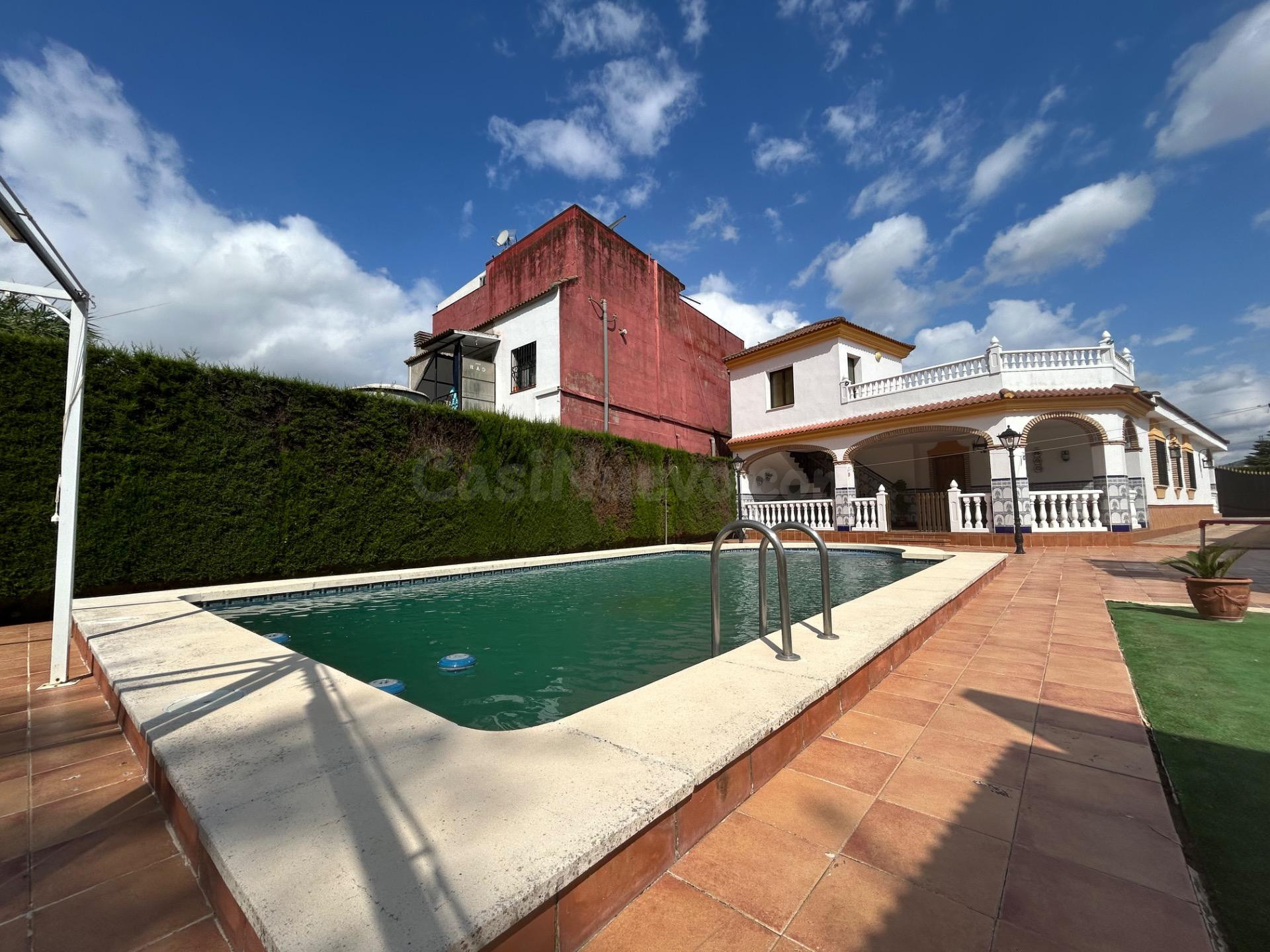 ESPECTACULAR CHALET HIPOTECABLE CON PISCINA EN ALCOLEA