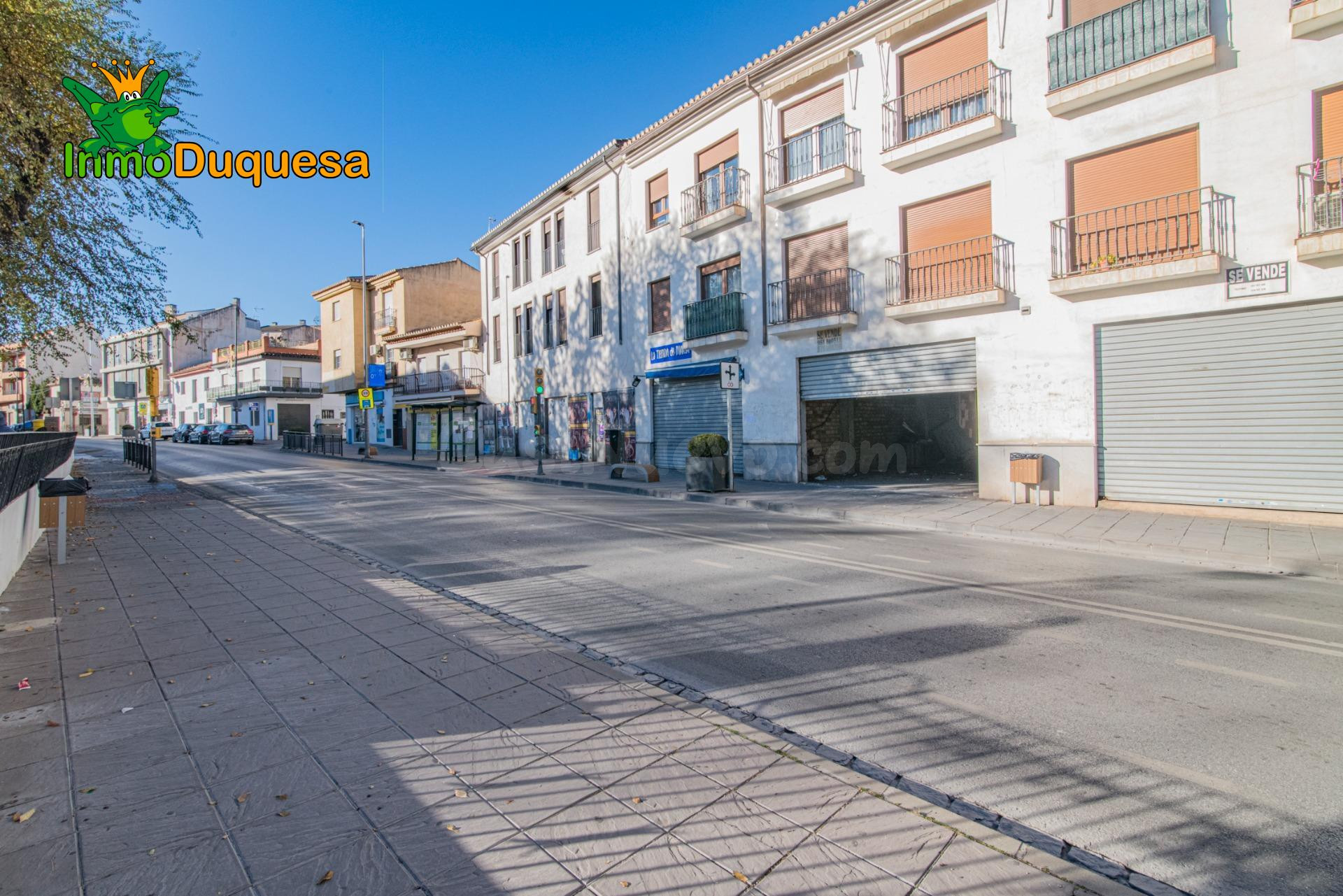 Local comercial de origen en el Centro de OGIJARES. (Con posibilidad de cambio de uso a vivienda).
