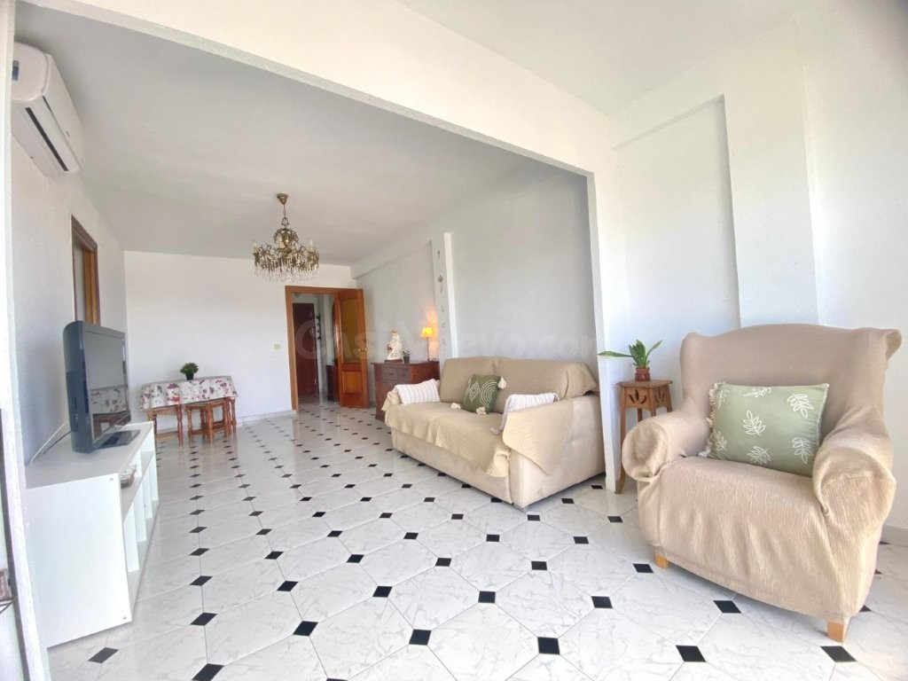 EN VENTA      PISO MUY LUMINOSO, TOTALMENTE EXTERIOR, 3 DORMITORIOS – LA LUZ / PARQUE MARÍA LUISA