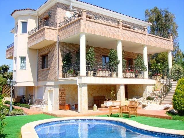 Villa 4 habitaciones 370m² en venta - Centro de la Ciudad Quesada